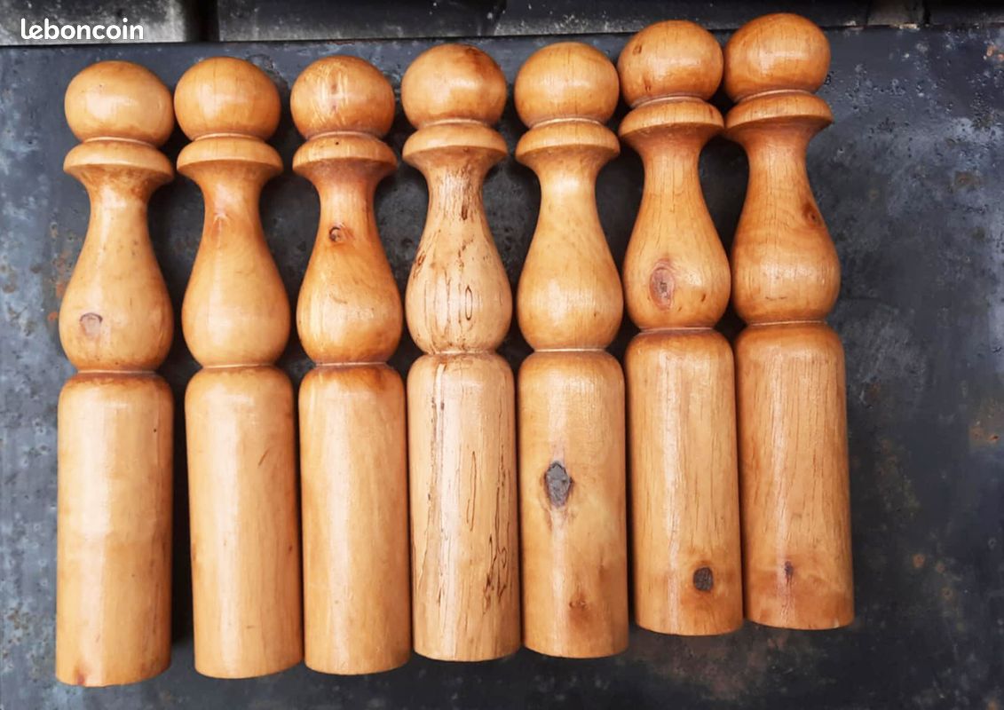 Ancien jeu de quilles en bois dans son coffret Trouvé dans une brocante