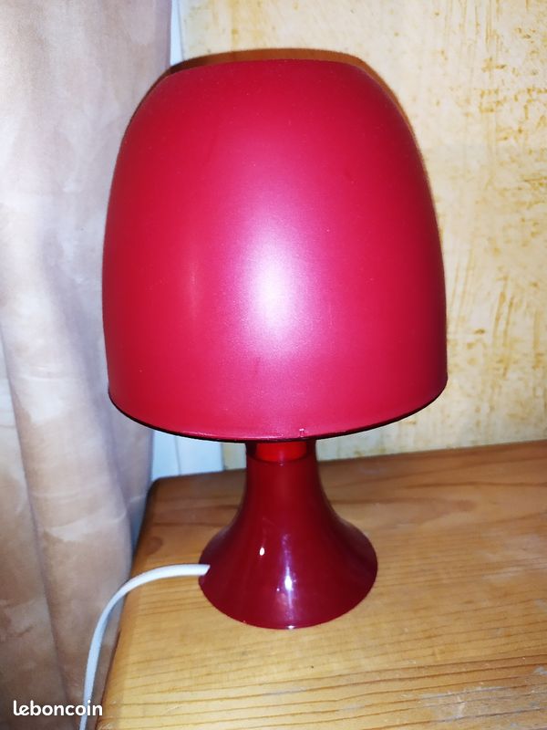 Petite lampe rouge (image 1)