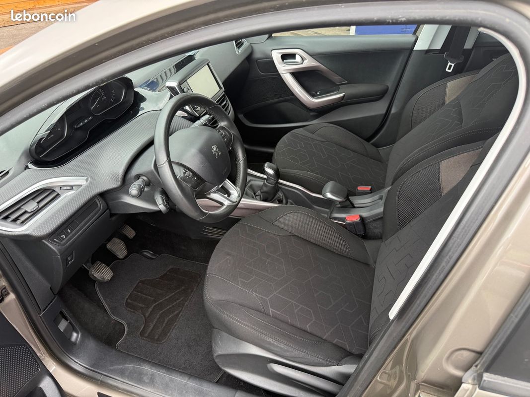 Peugeot 2008 1.6 BLUE-HDI Style 100 (image 5)