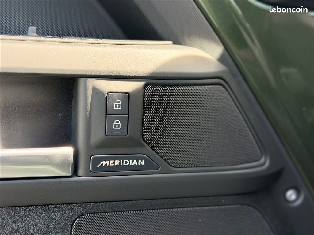 Land Rover Defender PHEV 110 X-Dynamic SE (image 27)