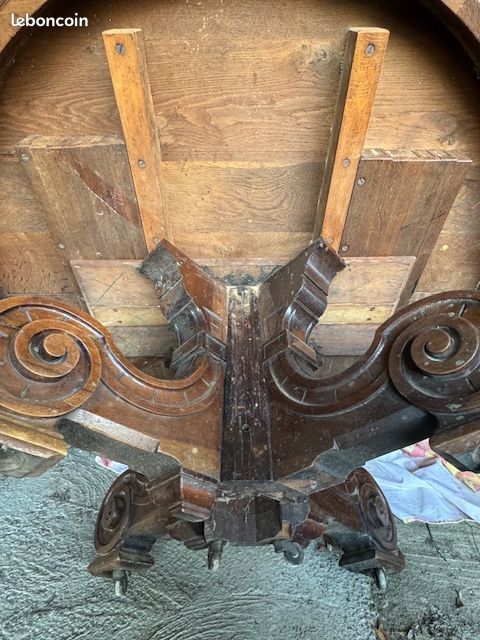 Table ronde diametre 1,7 m en bois ancien avec pied central travaillé sur roulettes (image 10)