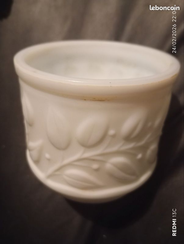 Vase en verre opaline blanc – Décor floral raffiné (image 11)