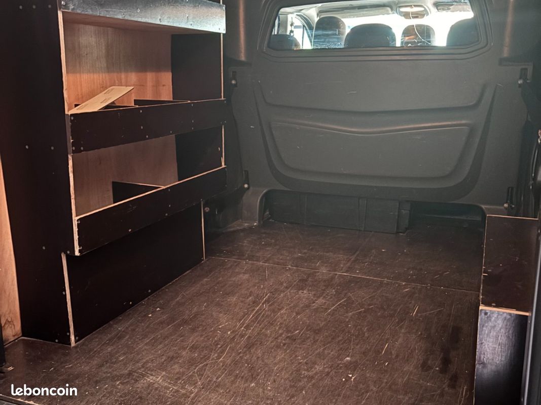 Renault trafic fourgon gn l2h1 1200 kg dci 145 energy e6 confort (image 15)