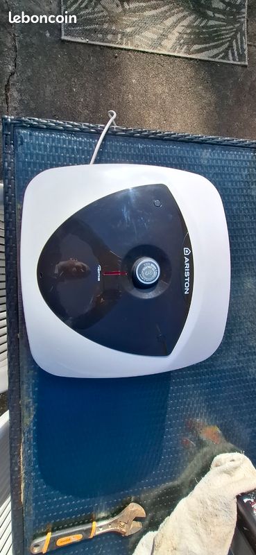 Chauffe eau sur evier Ariston 10 litres (image 1)