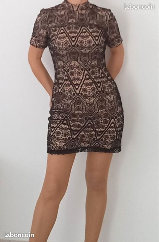Robe sexy style dentelle taille S Vêtements