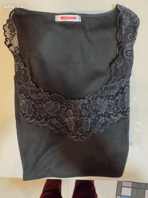 Haut Noir Femme Taille 20 - Neuf Avec étiquette - Manches Longues - Marque T.O.P.