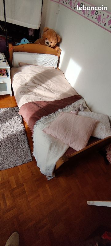Lit évolutif Ikéa + ses 3 matelas ( 1 grand et 2 petits) (image 1)
