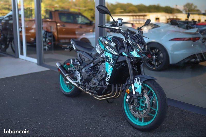 YAMAHA MT09 890 cm3 2024 - AKRAPOVIC - SUPPORT PLAQUE COURT (image 2)
