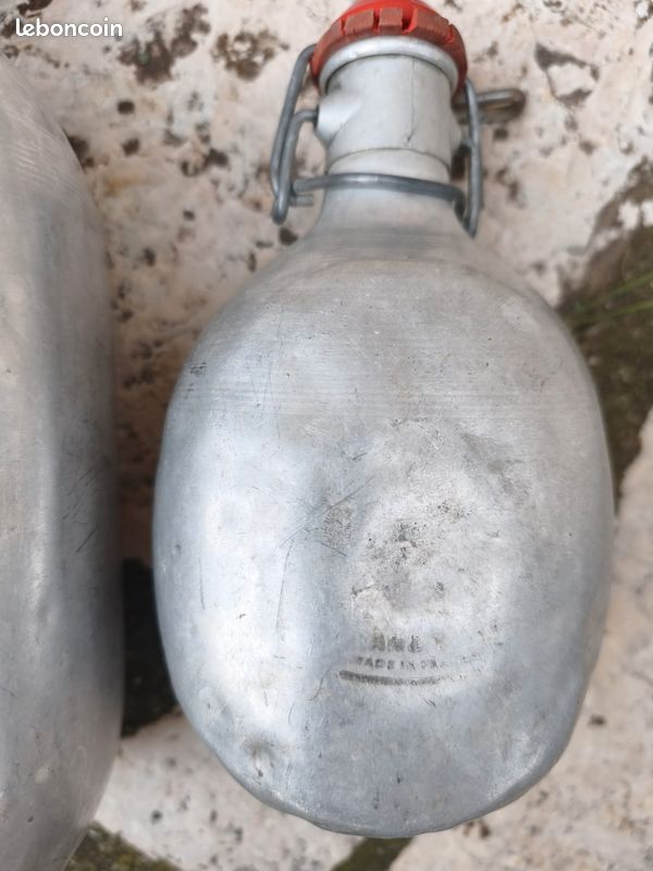 ANCIENNE GOURDE DANS son jus en Aluminium Modèle 33 Infanterie Italie ANCIENNE GOURDE DANS son jus en Aluminium Modèle 33 Infanterie Italie