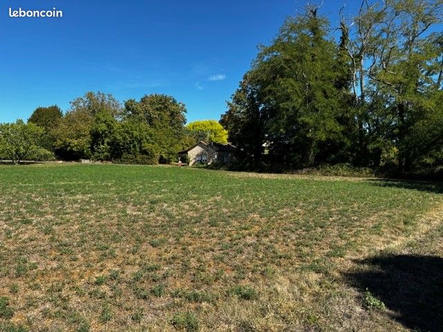Terrain 2980 m² · à Clermont-de-Beauregard · 28 000 €