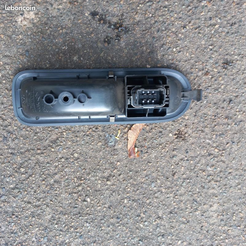 Commande de vitre avant droite Clio 3 pour 2.0 litre 16 v de 09-2006 a 12-2014 -ref-400861F (image 2)