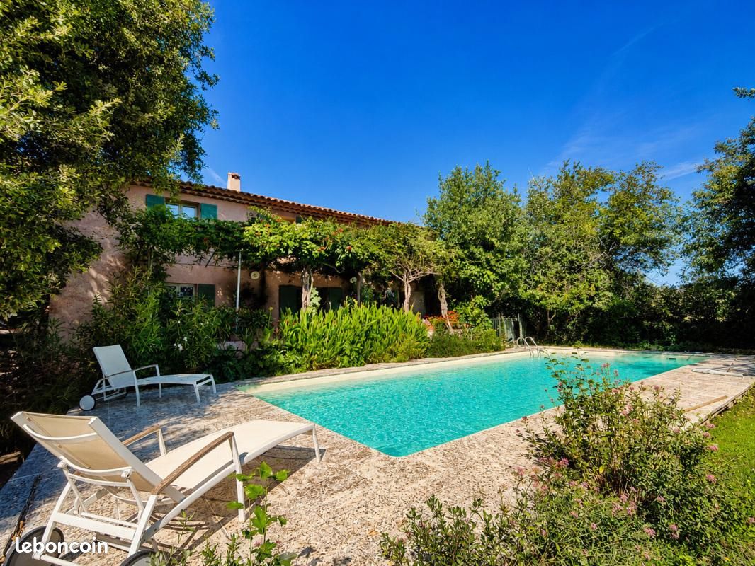 Maison 8 pièces 245 m² · à Ansouis · 245 m² · 840 000 €