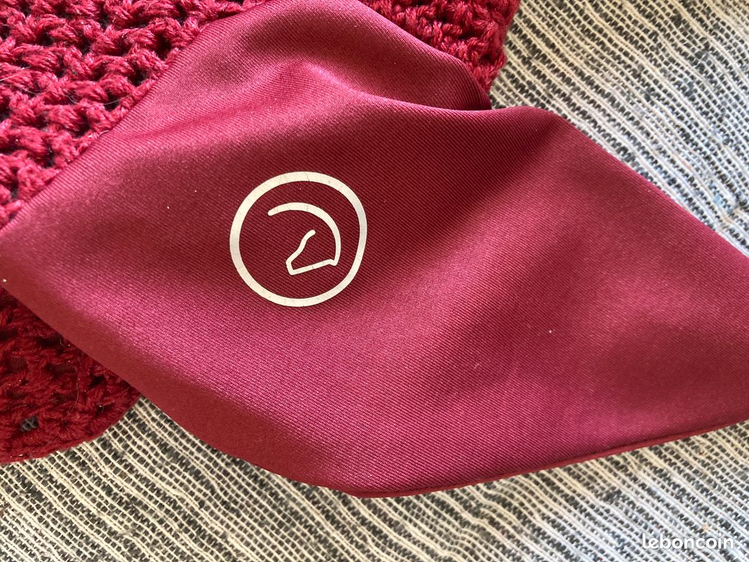 EQUITHEME : Bonnet Anti-Mouche pour CHEVAL Rouge EQUITHEME : Bonnet Anti-Mouche pour CHEVAL Rouge