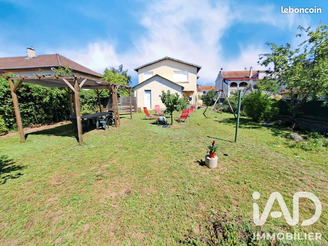 Maison 14 pièces 310 m² · à Mably · 310 m² · 288 000 €