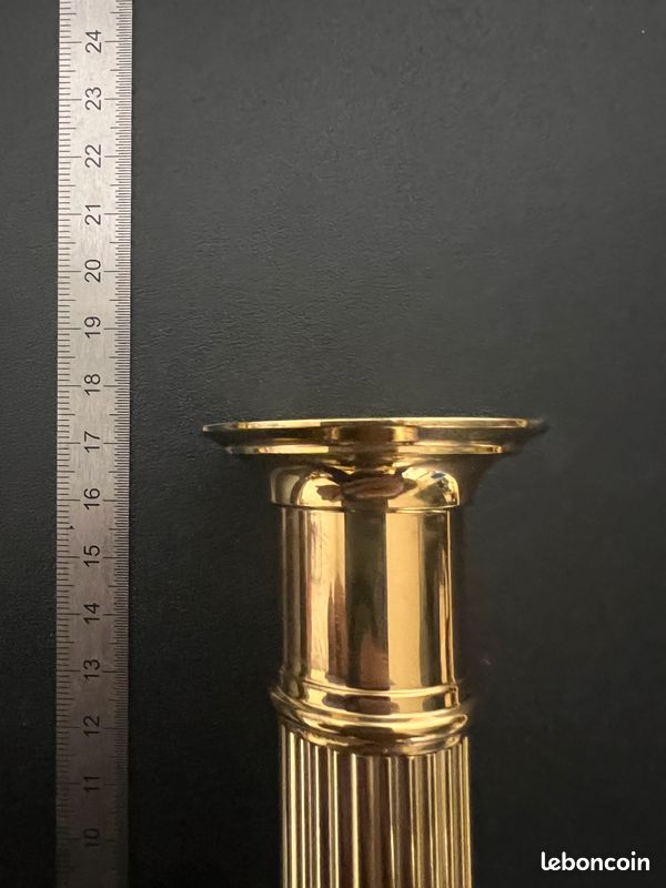 Paire de bougeoirs colonne dorés style néoclassique (image 8)