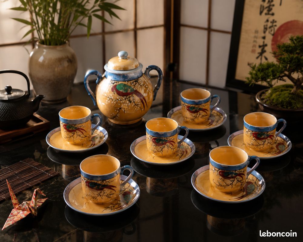 7 tasses et sucrier porcelaine japonaise Décor délicat d’oiseaux exotiques sur branches fleuries, (image 1)
