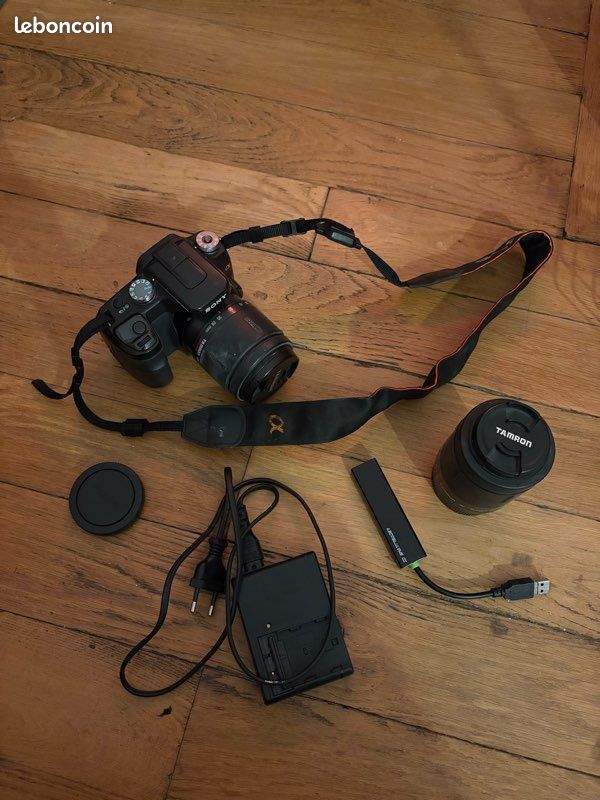 Pack Sony Alpha 100 + 2 objectifs + accessoires (image 1)
