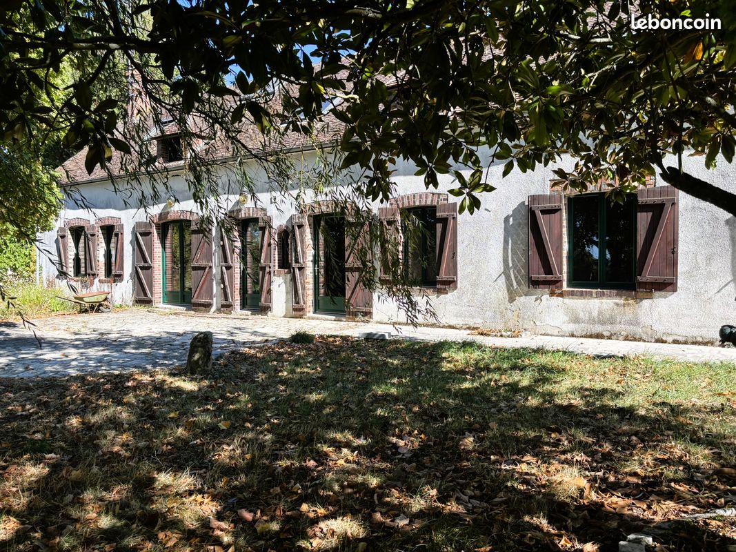 Maison 6 pièces 280 m² · à Courtenay · 280 m² · 230 000 €