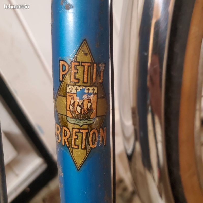 Vélo vintage de la marque Petit Breton fabriqué à Nantes par les Est Lodenos dans son