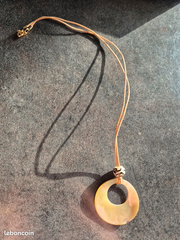 Collier artisanal nacre (image 1)