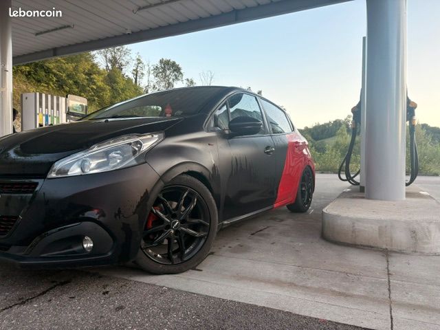 Peugeot 208 (image 1)