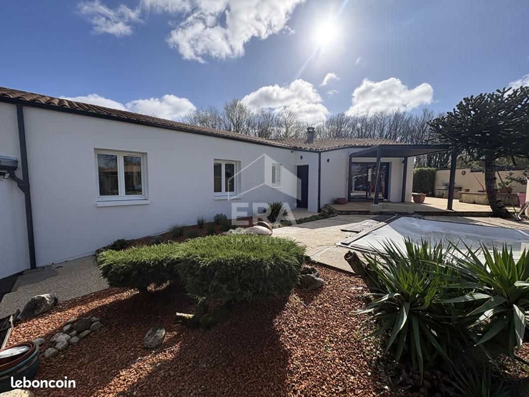Maison 7 pièces 140 m² · à Saint-Georges-des-Coteaux · 140 m² · 368 000 €