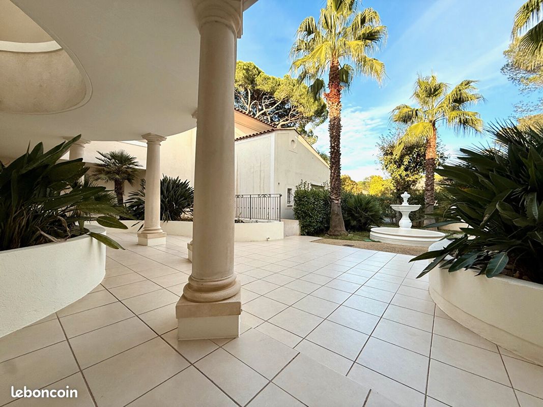 Appartement 4 pièces 130 m² · à Saint-Raphaël · 130 m² · 2 900 €/mois
