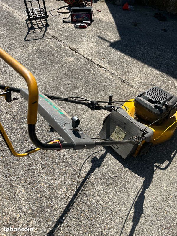 Vends tondeuse pour pièces détachées (image 3)