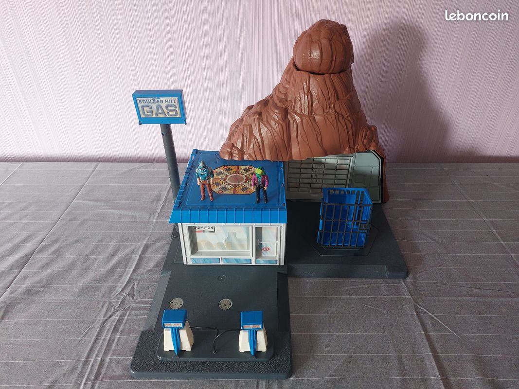 Vintage Kenner M.A.S.K. Mask Boulder Hill Playset 1 Gas Station Right Wall Part