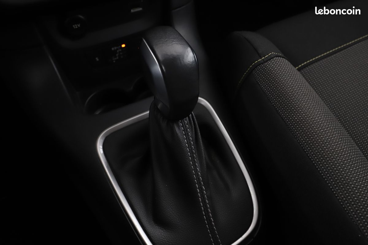 Citroen C3 1.2 PureTech Shine EAT6 110 ch (image 22)