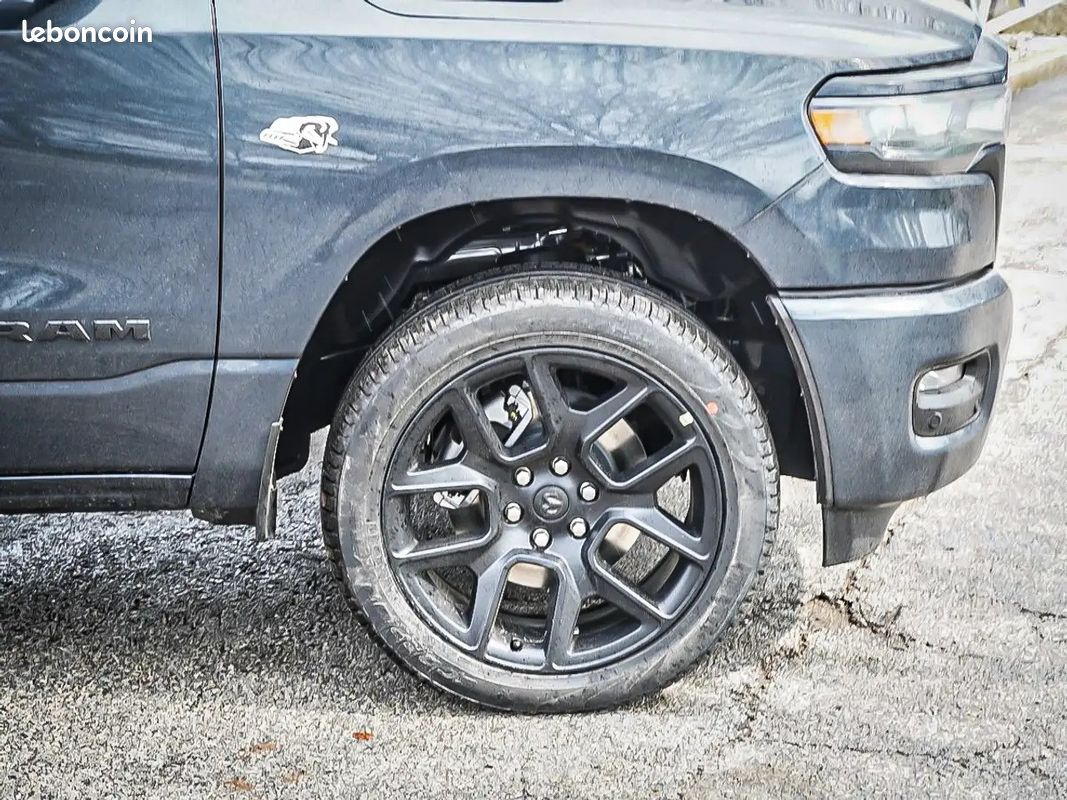 Dodge RAM 1500 Sport 5.7 HEMI V8 4x4 – Toit Pano – Forged Blue – NEUF 2026 - TVA (image 24)