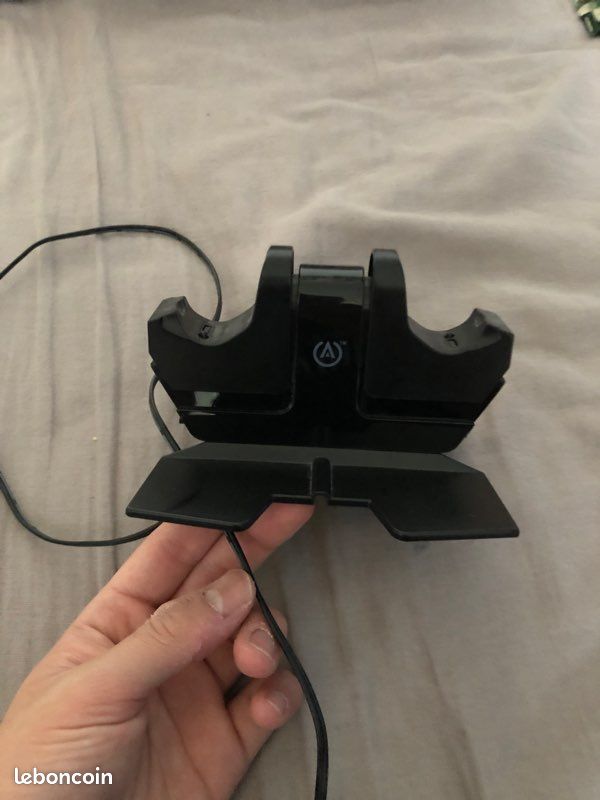 Socle pour charger manette de PS4 (image 1)