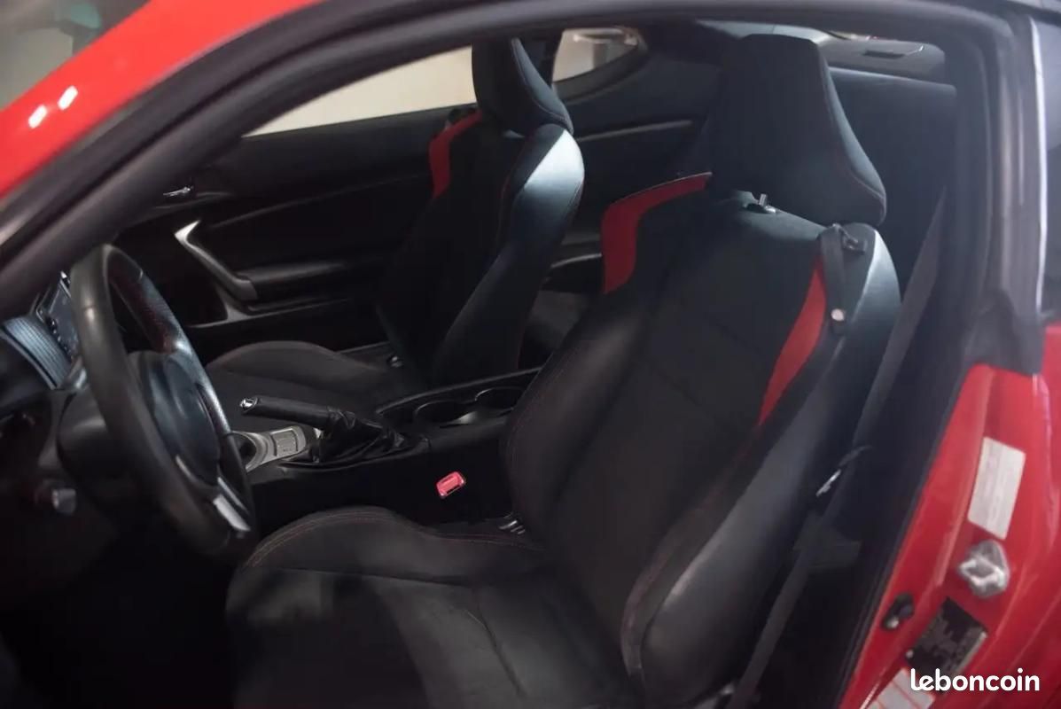 Toyota GT86 2.0 Aerokit | 200 ch BVM Kit carrosserie Aileron arrière Jantes alliage Écran multimédia (image 15)
