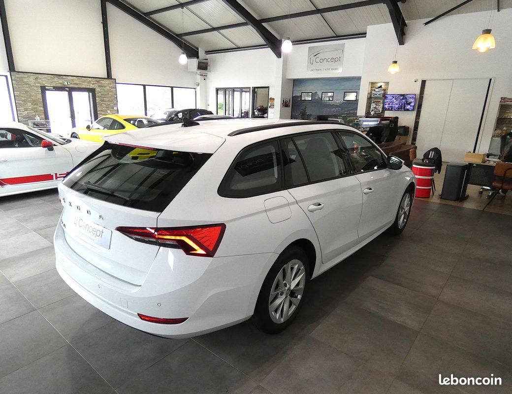 Skoda Octavia IV Combi 2.0 TDI 150 ch Ambition DSG7 - 1°Main - Origine France - Suivi Complet Skoda - 40'860 km - TVA - Apple Carplay - Volant chauffant - Virtual Cockpit (image 5)