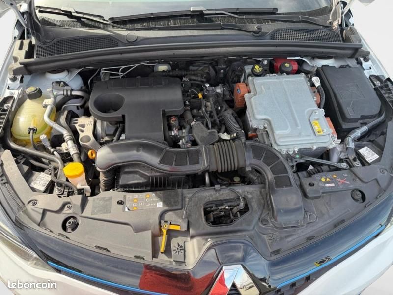 Renault Clio 1.6 E-Tech 140ch Première Edition (image 17)