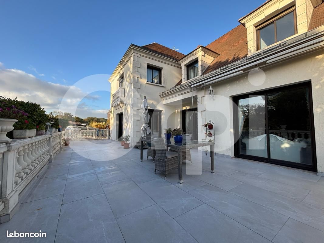 Maison 8 pièces 240 m² · à Liverdy-en-Brie · 240 m² · 828 000 €