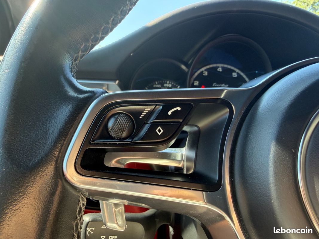 PORSCHE MACAN Turbo 3.6 V6 400 ch PDK avec CARPLAY / AUDIO BOSE / CAMERA (image 20)