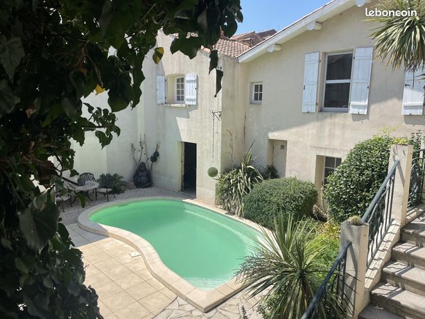 Maison 10 pièces 317 m²