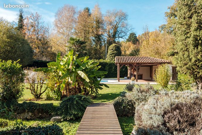 Propriété 7 pièces 200 m²