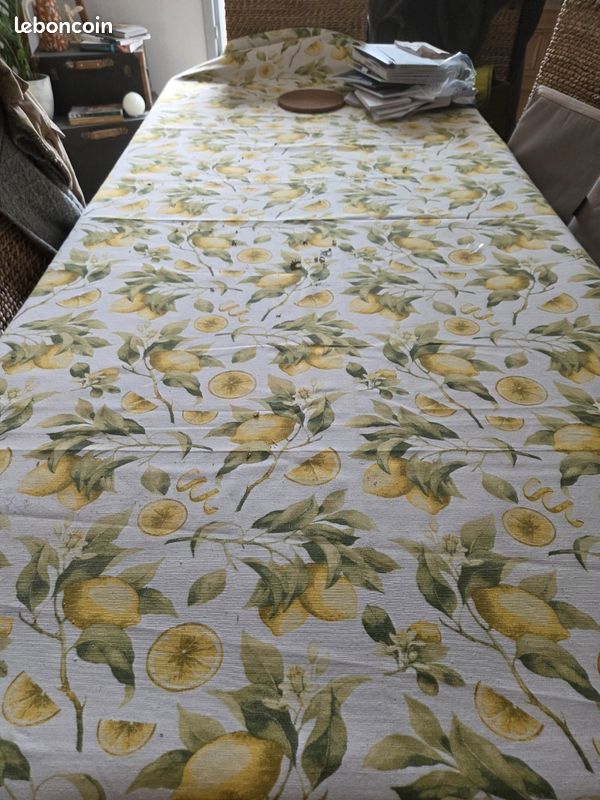 Grande Table Ikea noire 6/8 personnes
60 euros (image 2)