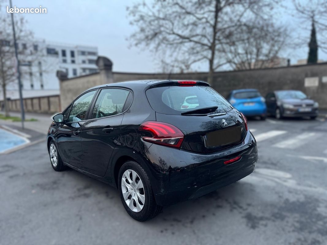 PEUGEOT 208 1.2 VTi 68ch BVM5 Like (image 3)