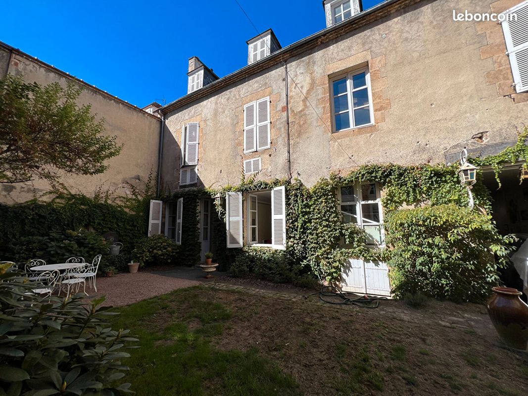 Maison 7 pièces 236 m² · à Moulins · 236 m² · 440 000 €