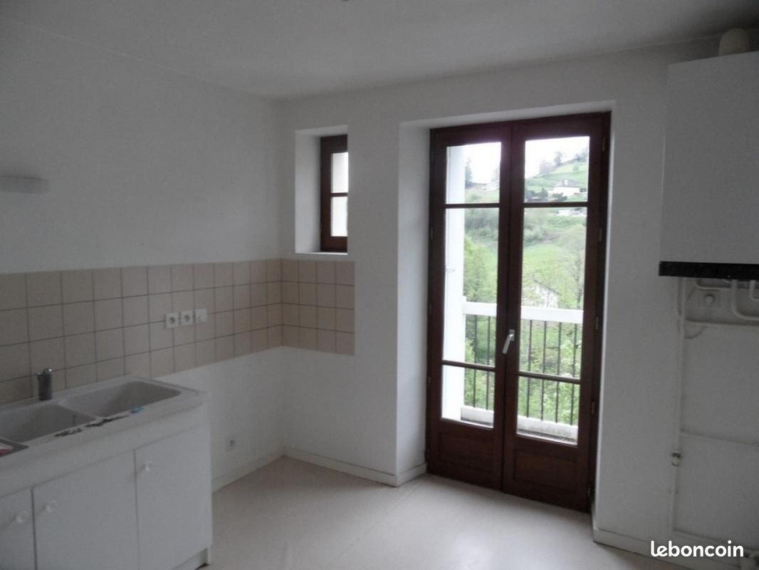 Appartement 3 pièces 57 m² · à Thiézac · 57 m² · 523 €/mois
