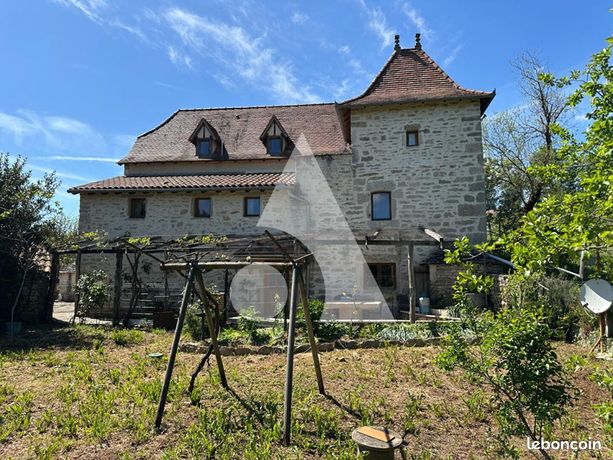 Maison 11 pièces 334 m²