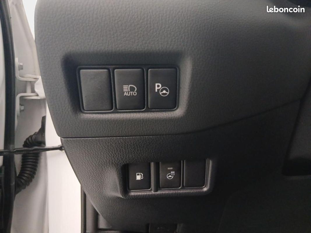 Toyota C-HR 2.0 Hybride 184ch Collection E-CVT (image 25)