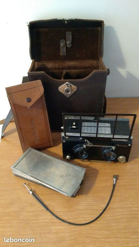 Ancien appareil photo et photos anciennes Photo Stock - Alamy