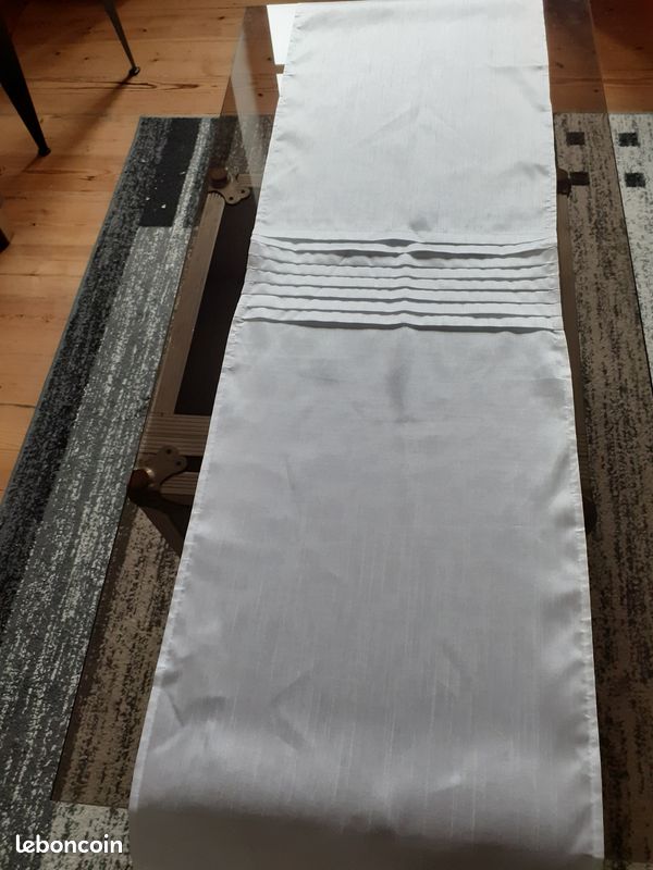 Chemin de table blanc (image 1)