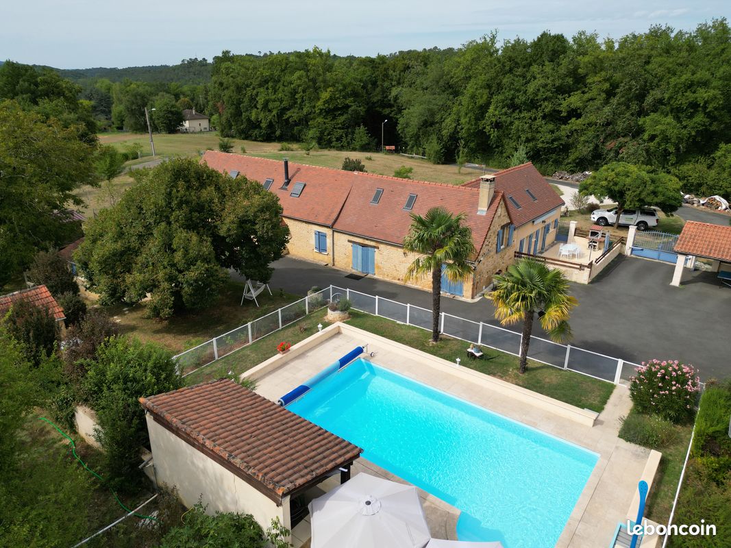 Local commercial 7 pièces 200 m²