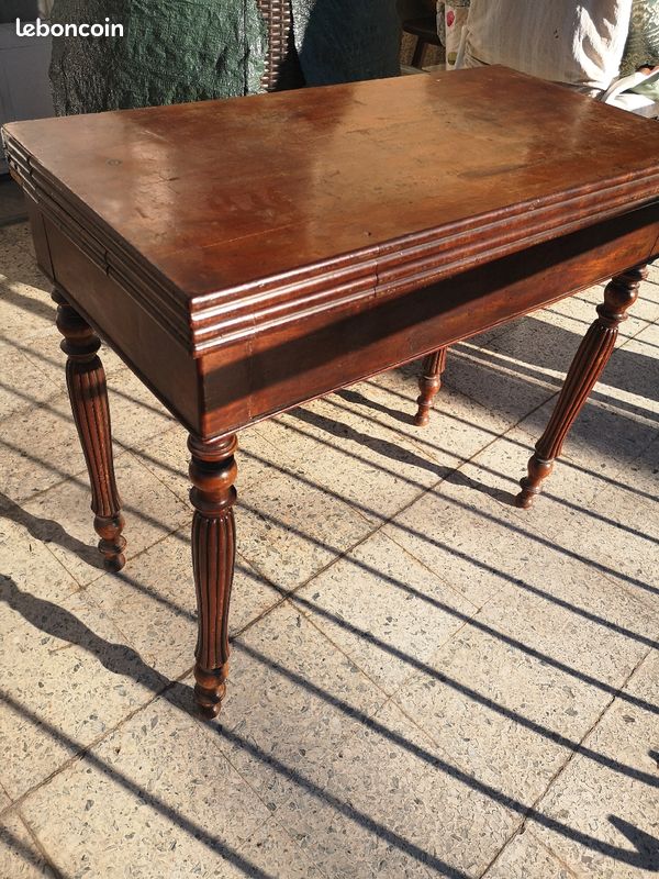 Table ancienne de jeux (image 1)