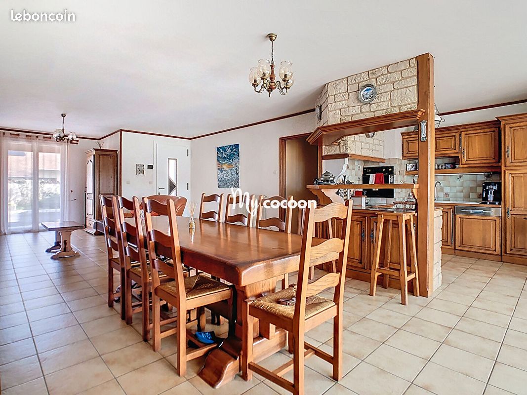Maison 5 pièces 143 m² · à Sainte-Julie · 143 m² · 380 000 €